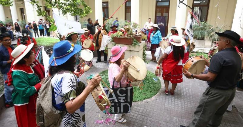 La comadres jujentildeas celebraron su diacutea 