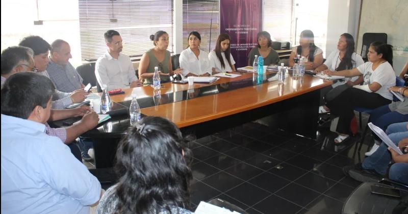 Gestiones con gobiernos municipales para generar poliacuteticas de ordenamiento territorial