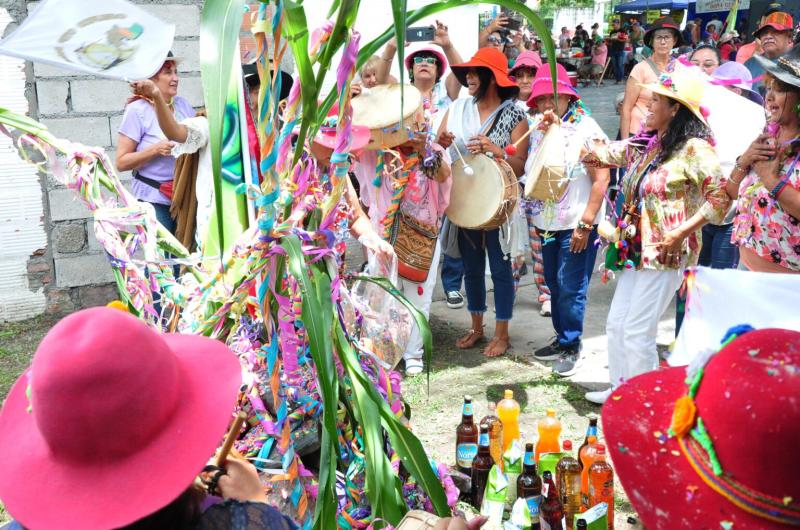 La comadres jujentildeas celebraron su diacutea 