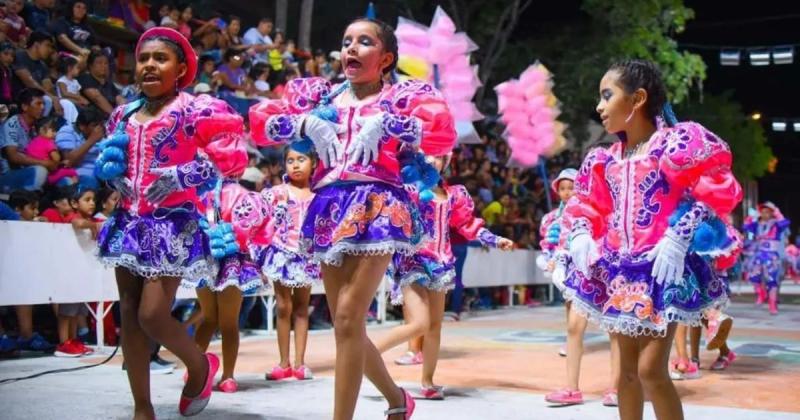 Destacan la adhesioacuten de maacutes de cien comparsas al Carnaval sin violencia