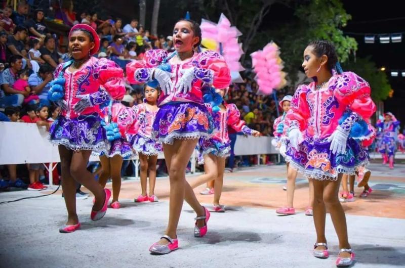 Destacan la adhesioacuten de maacutes de cien comparsas al Carnaval sin violencia