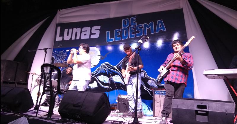 Con una masiva concurrencia de puacuteblico finalizoacute  una nueva edicioacuten del festival Lunas de Ledesma