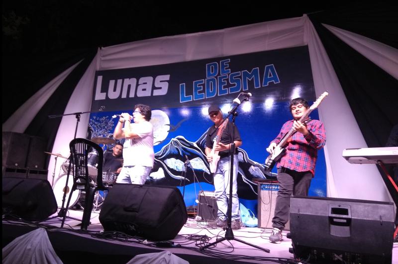 Con una masiva concurrencia de puacuteblico finalizoacute  una nueva edicioacuten del festival Lunas de Ledesma