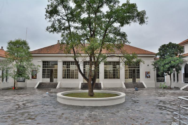 El ex colegio Nacional 1 T Saacutenchez de Bustamante celebra 155 antildeos