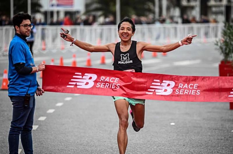 Miguel Maza a horas de su participacioacuten en el Maratoacuten de Sevilla 2024