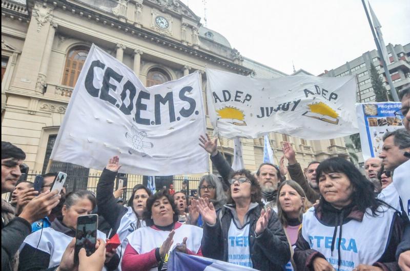 Gremios docentes advierten que peligra el inicio de clases