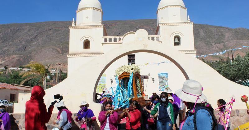 Ochenta bandas de sikuris en la novena a la Virgen de Copacabana del Abra de Punta Corral