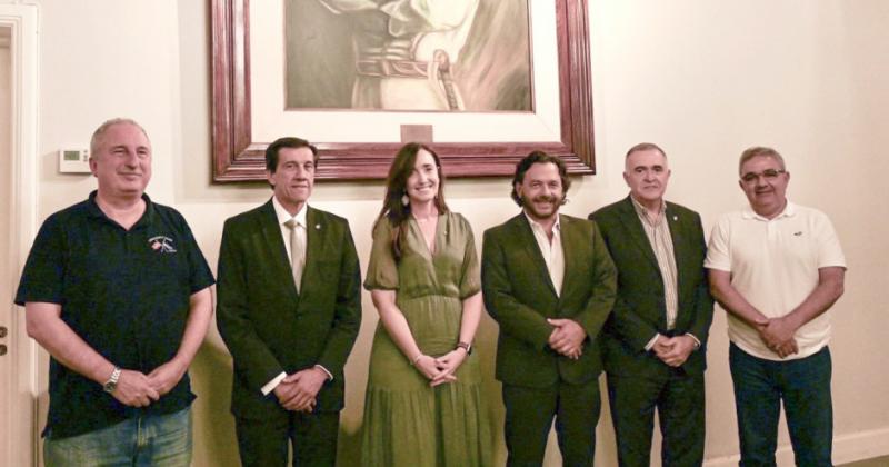 Villarroel se reunioacute con gobernadores algunos considerados traidores