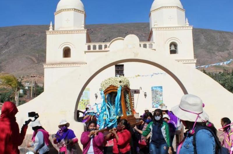 Ochenta bandas de sikuris en la novena a la Virgen de Copacabana del Abra de Punta Corral