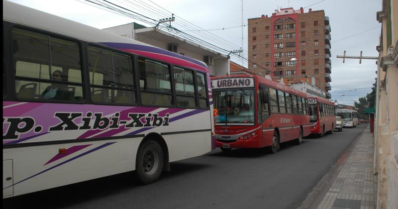 Algunas empresas de colectivos retoman el servicio en San Salvador