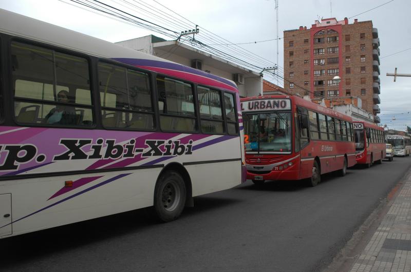 Algunas empresas de colectivos retoman el servicio en San Salvador