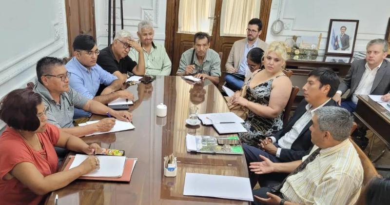 El Gobierno mejoroacute oferta salarial a docentes con recursos propios