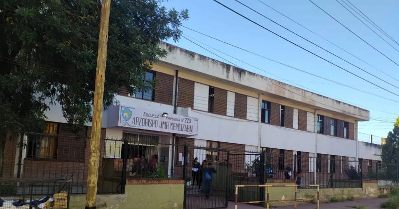 Apertura oficial de clases en la Arzobispo Mendizaacutebal y el Polivalente de Arte