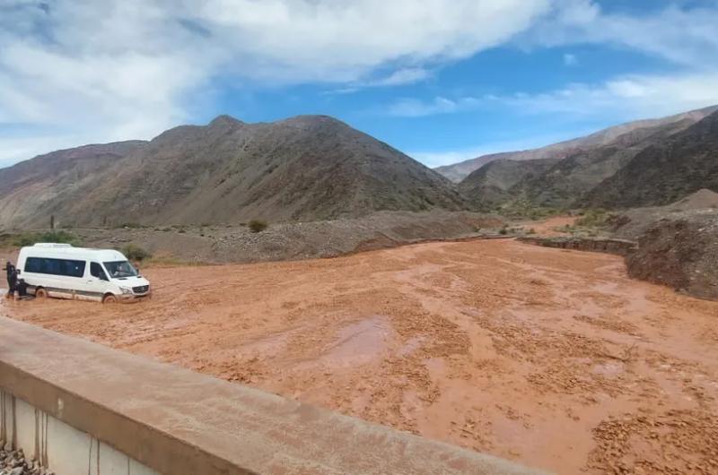 Siguen los cortes de rutas en Jujuy por el temporal