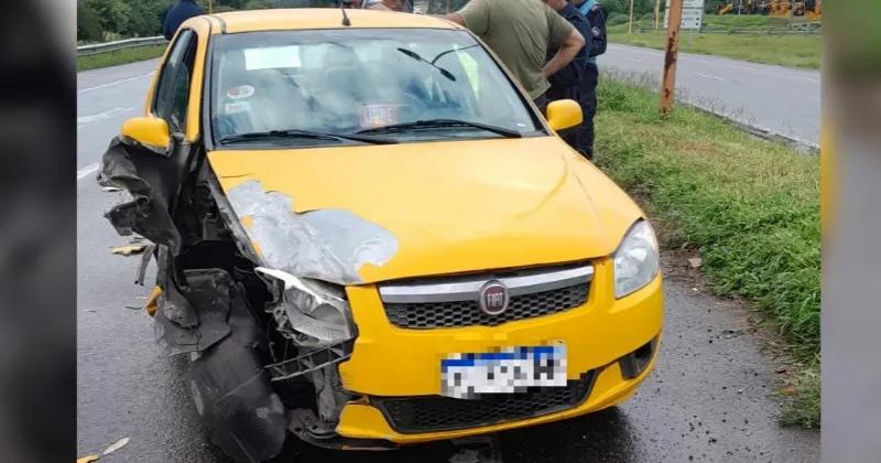 Violento choque entre un taxi y unautomoacutevil en Ruta 66