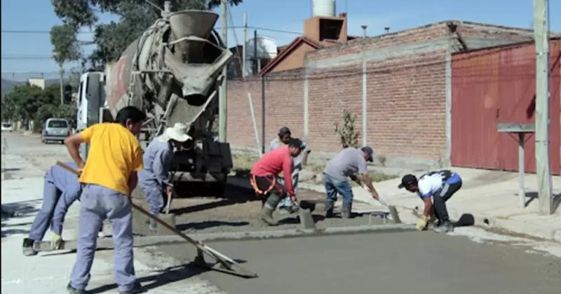 Aprobaron tasa para reparar calles que impactariacutea en el precio de las naftas