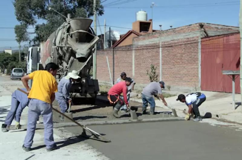 Aprobaron tasa para reparar calles que impactariacutea en el precio de las naftas