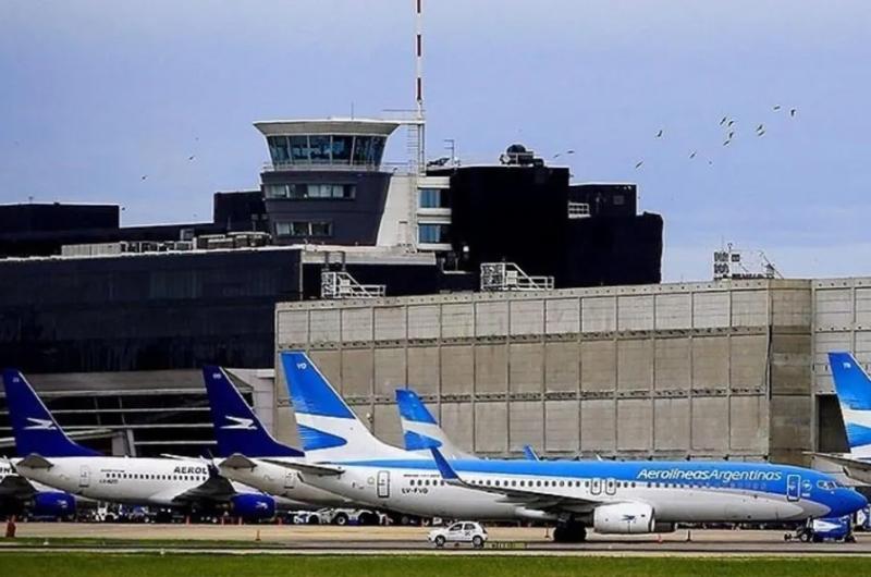 Paro de pilotos y aeronavegantes en el inicio de Semana Santa