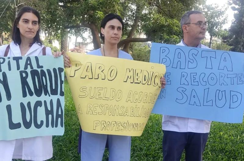 Meacutedicos autoconvocados exigen una repuesta- Las salas se caen a pedazos