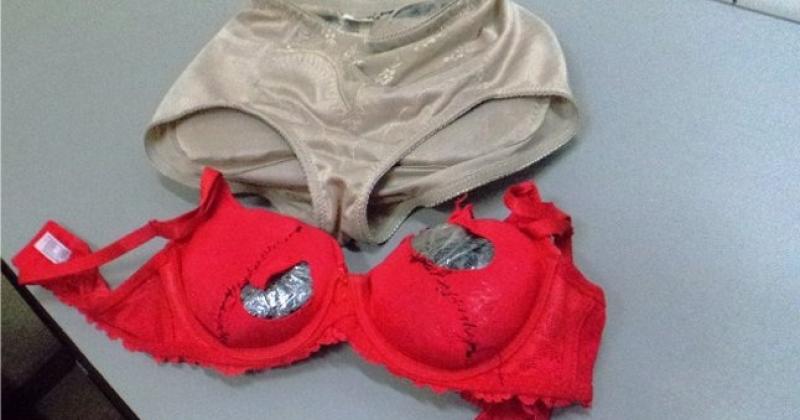  Una mujer escondioacute en su ropa interior maacutes de 50 dosis de pasta base
