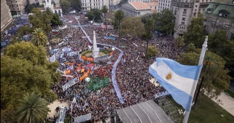 Masivo repudio a la poliacuteticade gobierno de Javier Milei