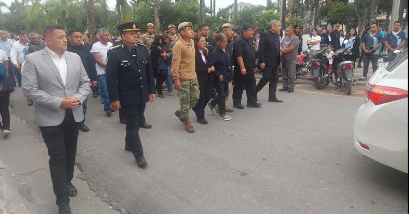 Congoja y dolor en la Inhumacioacuten del director de Bomberos de Jujuy