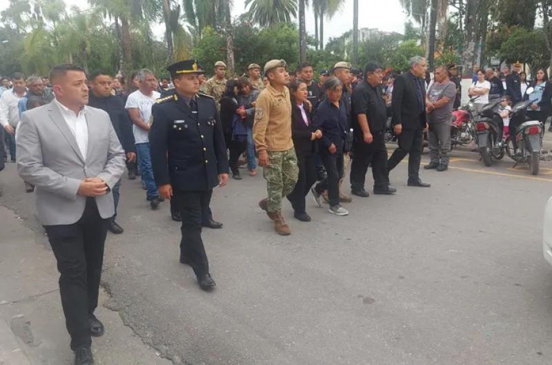 Congoja y dolor en la Inhumacioacuten del director de Bomberos de Jujuy