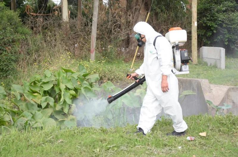 Dos personas murieron en la calle y sus familiares aseguraron que teniacutean dengue