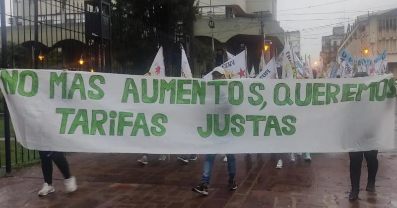 Multitudinaria marcha en contra de los Tarifazos