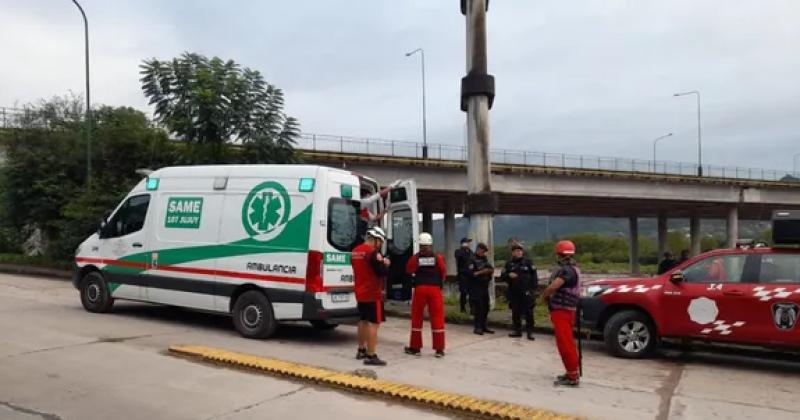 Se descompensoacute y cayoacute desde el Puente Belgrano al Riacuteo Grande