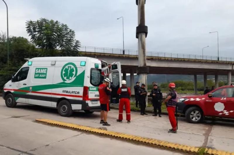 Se descompensoacute y cayoacute desde el Puente Belgrano al Riacuteo Grande