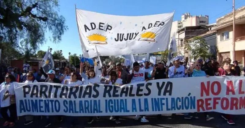 Paro y marcha docente en rechazo a la suba salarial y en defensa de la educacioacuten  