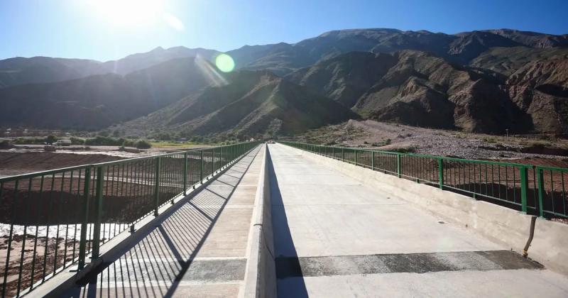 Habilitaron en Purmamarcael puente sobre el Riacuteo Grande