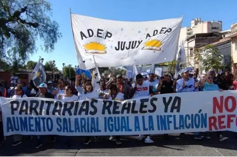 Paro y marcha docente en rechazo a la suba salarial y en defensa de la educacioacuten  