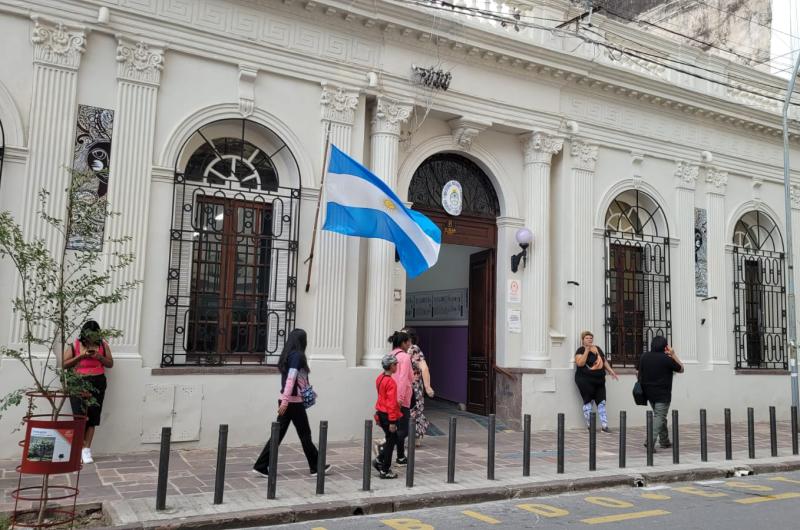 Dictaraacuten un curso de posgradoen comunicacioacuten poliacutetica