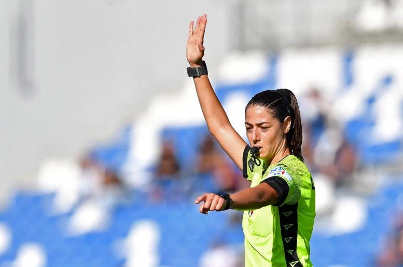 Terna arbitral femenina dirigiraacute por primera vez un partido de la Serie A italiana