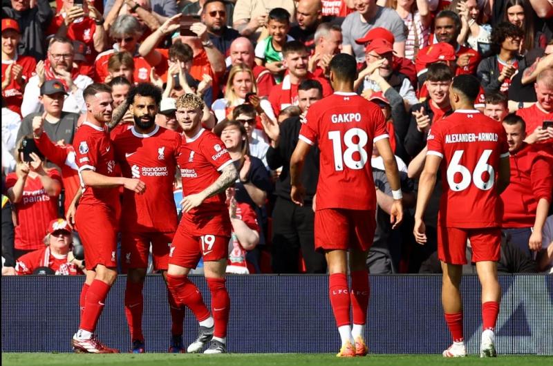 Liverpool vencioacute al Tottenham y mantiene una leve ilusioacuten