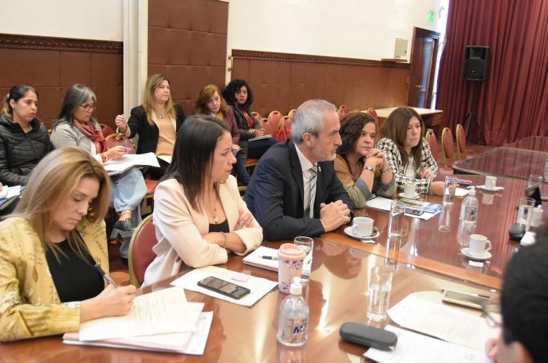 El Secretario de Cultura de la Provincia de Jujuy se reunioacuten con diputados en la Legislatura