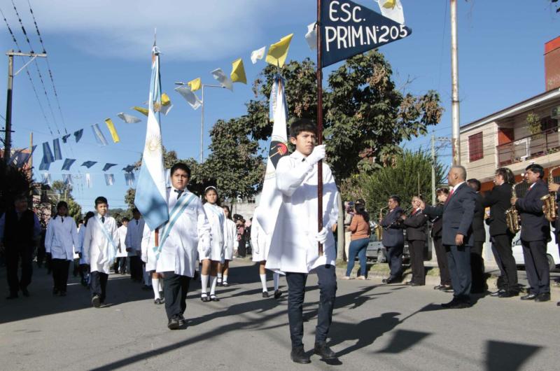 La comunidad del barrio Lujaacuten celebroacuteun nuevo aniversario de su fundacioacuten