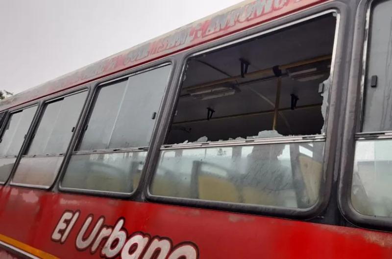 Violentos apedrearon doce colectivos porque salieron a circular en San Salvador