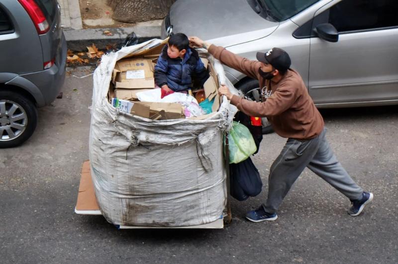 La UCA aseguroacute que el nivel de pobreza llegoacute a un techo y tiende a bajar