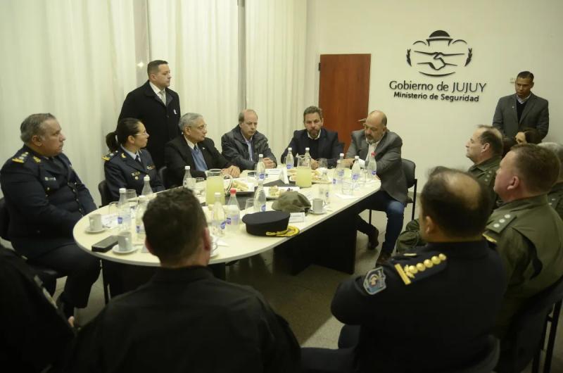 Autoridades de Seguridad de Nacioacuten se reunieron con el ministro Guillermo Corro