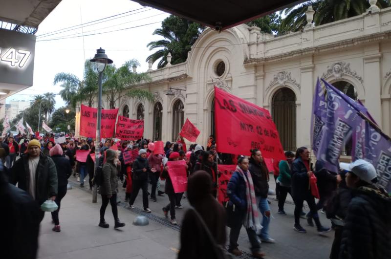 Movilizaron por callesceacutentricas en el marco del Ni una menos