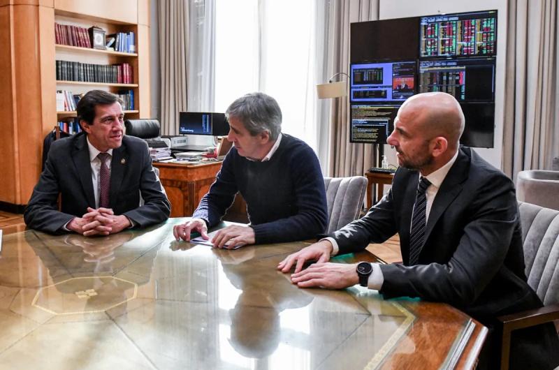 Sadir propuso a Caputo compensar deudas y pidioacute aval final para el Tren Solar