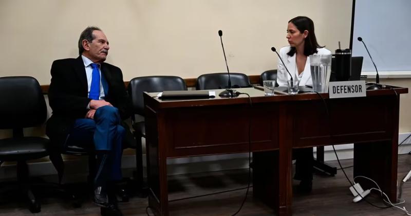 La querella pidioacute que el ex gobernador sea condenado a 22 antildeos de prisioacuten