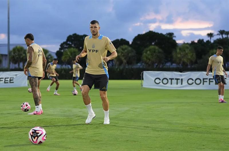 Alivio para Scaloni Pezzella y Rodriguez se entrenaron