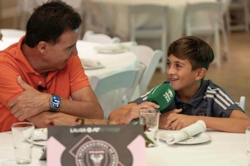 Thiago Messi dio su primera entrevista y reveloacute con quieacuten suentildea jugar