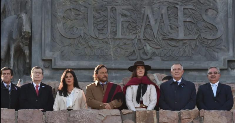 La Vicepresidenta encabezoacute el acto en homenaje a Guumlemes