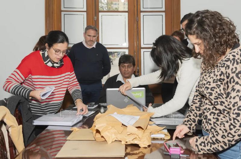 Se concretoacute la apertura de sobres para la confiteriacutea del Cabildo