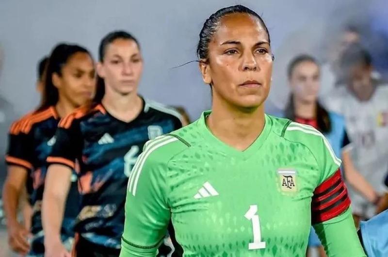 Vanina Correa se despide del fuacutetbol profesional a los 40 antildeos